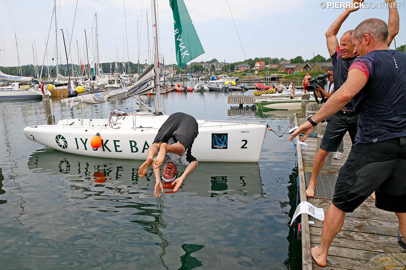 Chris Rast's Winner's Shower (c) Pierrick Contin /IM24CA