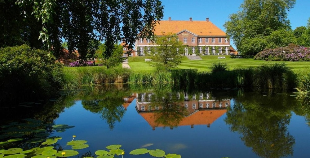 Hindsgavl Castle in Middelfart