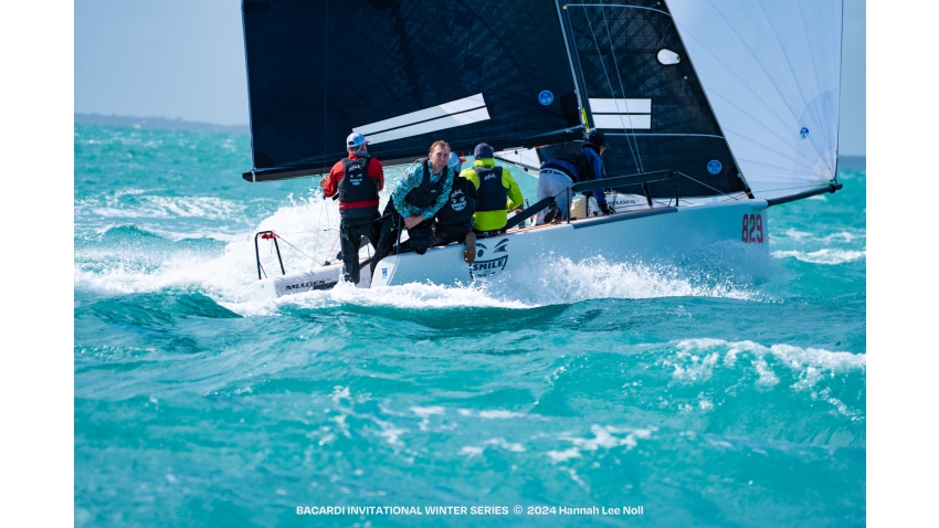 Smile and Wave PUR829 - Jaime Torres / Marty Kullman / Neil Battrum / Nick Amendola / Nick Barta