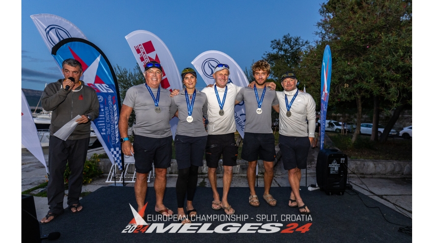 ZHIK RACE TEAM GBR694 – Geoff Carveth/Miles Quinton