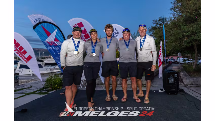  ZHIK RACE TEAM GBR694 – Geoff Carveth/Miles Quinton