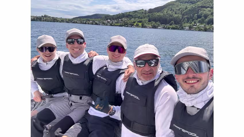 WHITE ROOM GER677 team