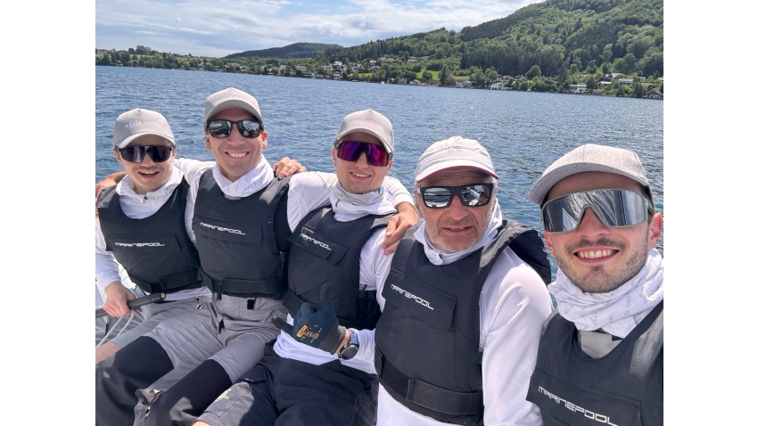 WHITE ROOM GER677 team