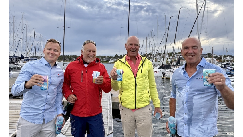 Happy owners of the #878 TAKI 5 (ITA) and #879 VIVA (NED) with the representatives of the Hein Ruyten One Design 