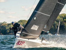 Steve Boho’s The 300 drives upwind with a dynamic team of Ted Keller, Kevin Jewett, Lauren Elder and Charlie Hibben aboard. 